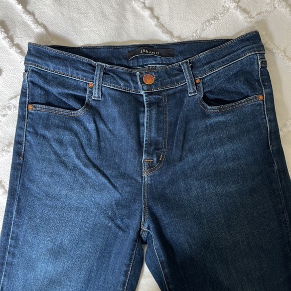 J Brand skinny jeans, size 26. Very soft and very stretchy fabric. - Picture 2 of 7
